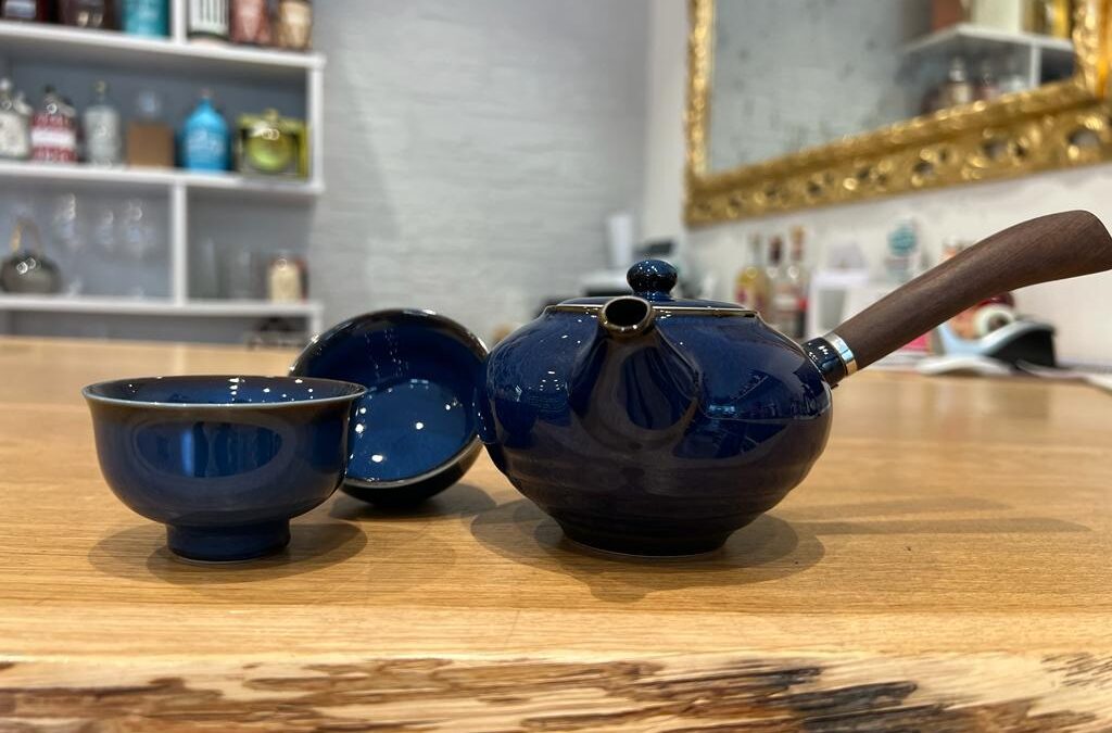 Teiera giapponese in ceramica blu