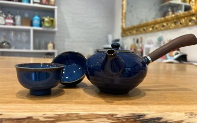 Teiera giapponese in ceramica blu